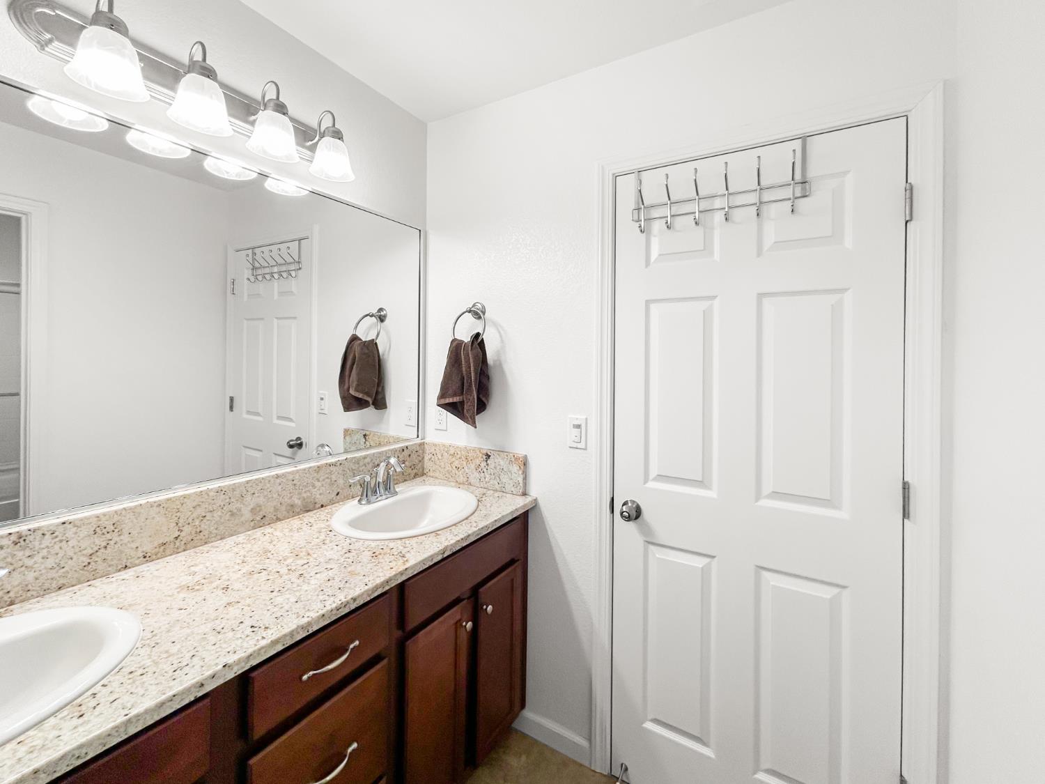 6631 W Fallon Ave, Fresno, CA 93722