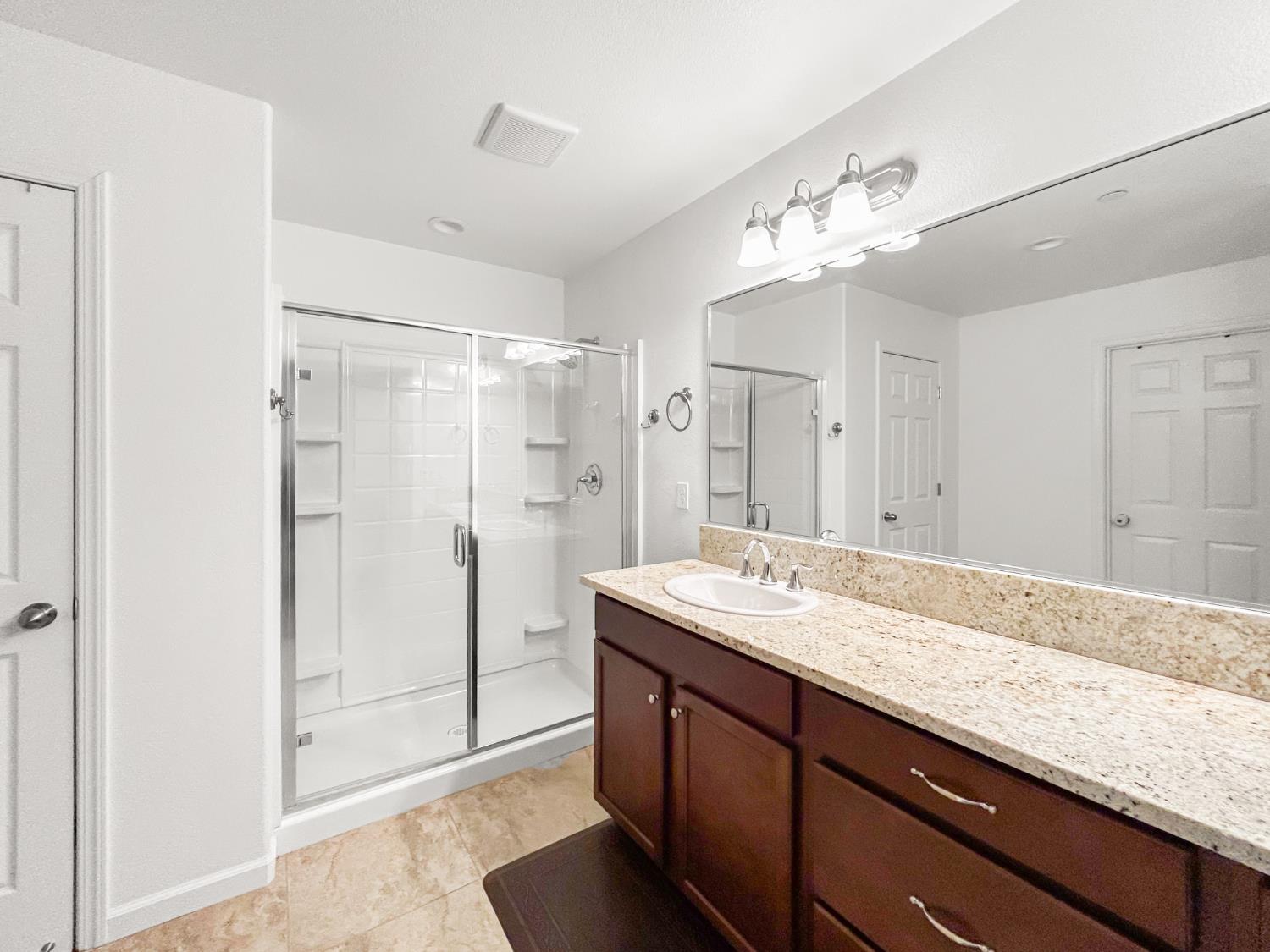 6631 W Fallon Ave, Fresno, CA 93722