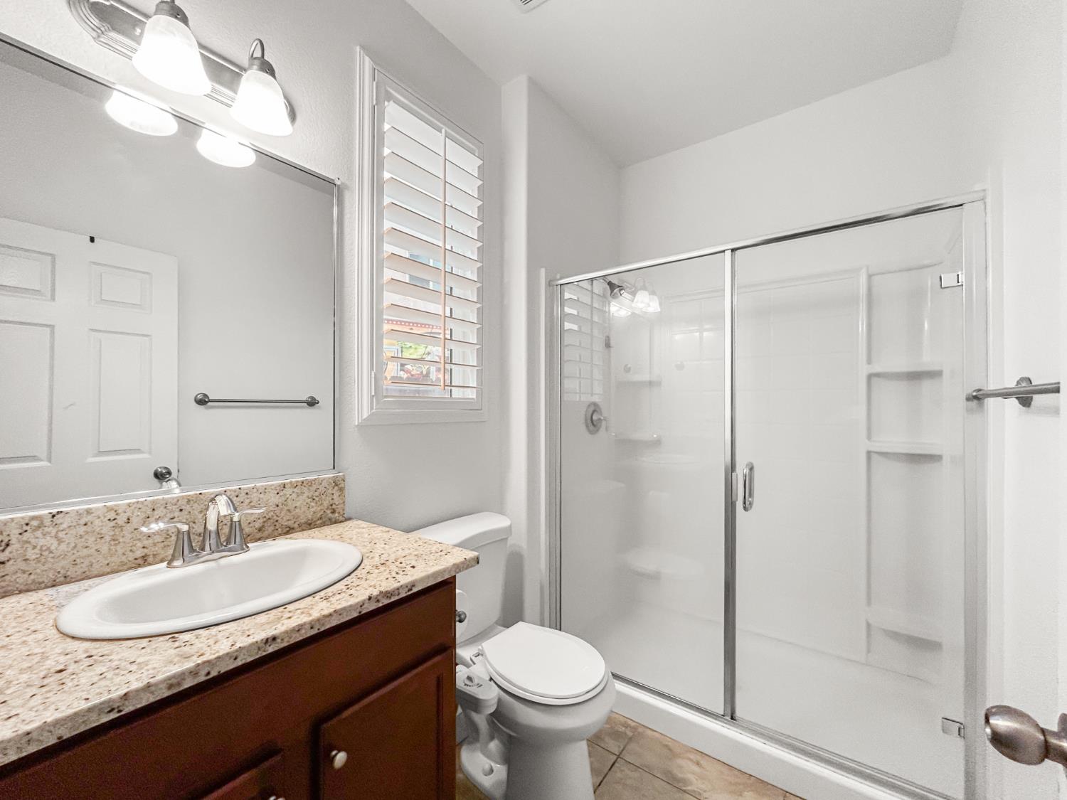 6631 W Fallon Ave, Fresno, CA 93722