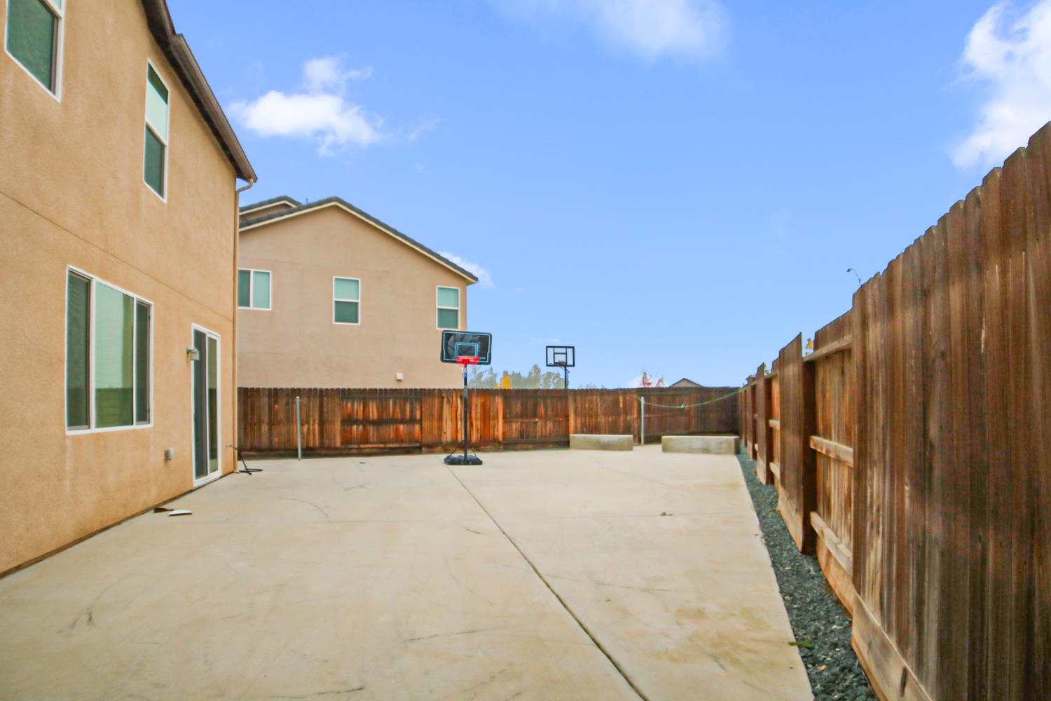 6631 W Fallon Ave, Fresno, CA 93722