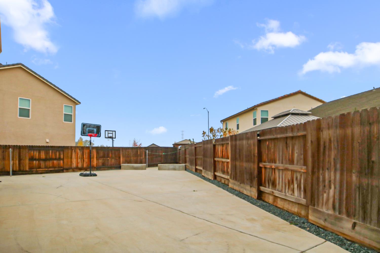 6631 W Fallon Ave, Fresno, CA 93722