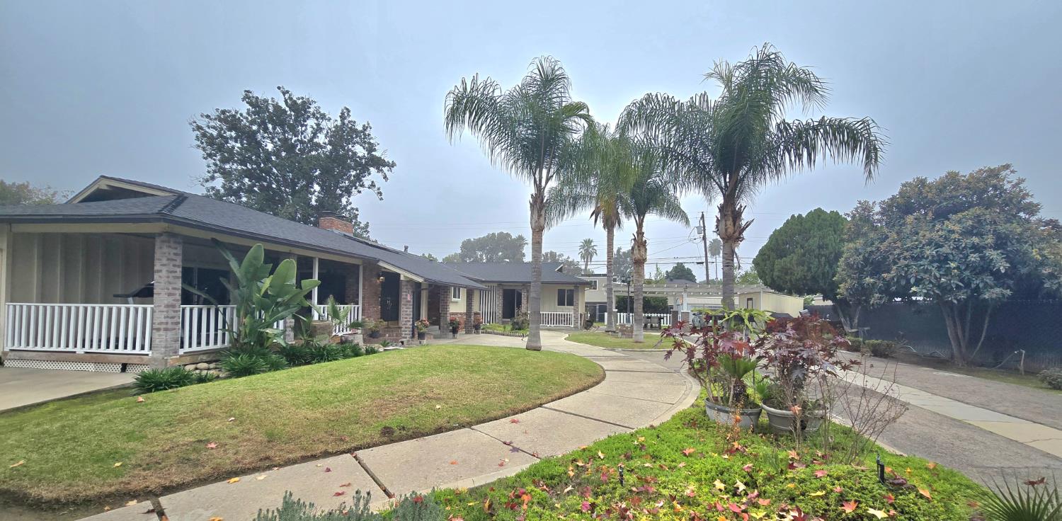 112 E Oleander Ave, Fresno, CA 93706