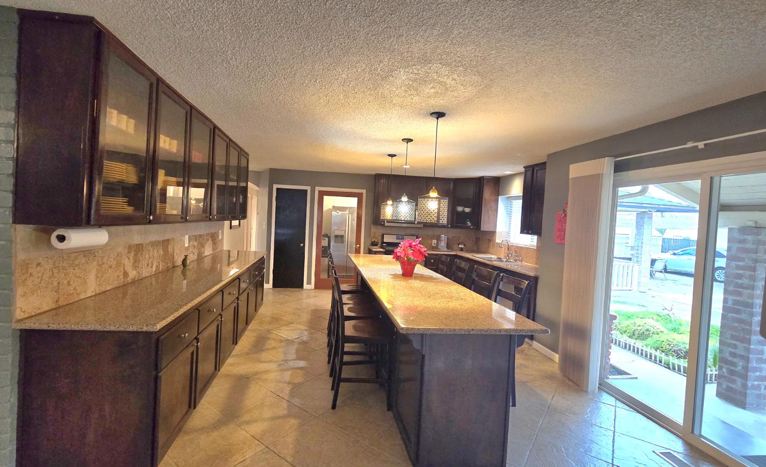 112 E Oleander Ave, Fresno, CA 93706