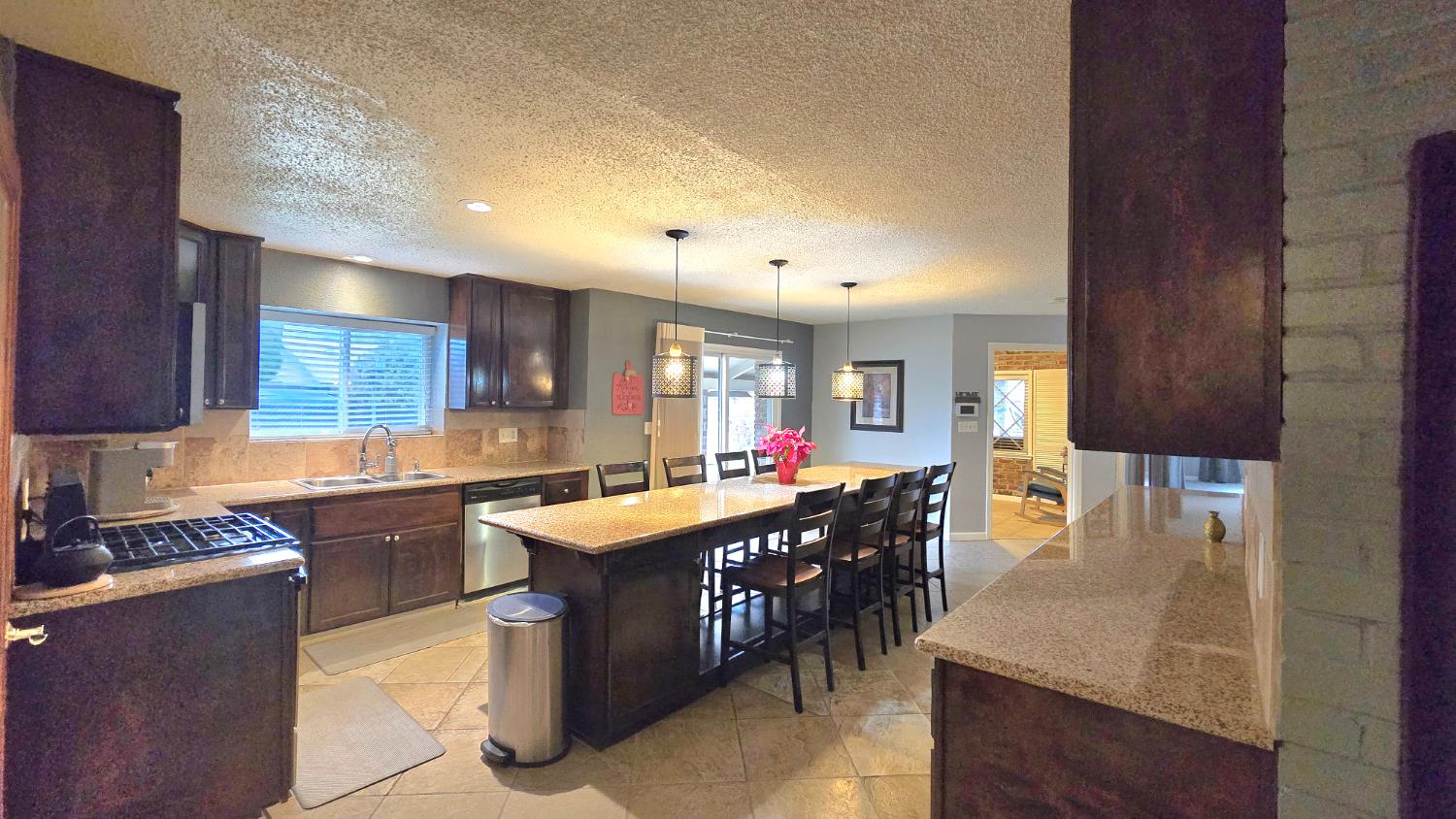 112 E Oleander Ave, Fresno, CA 93706