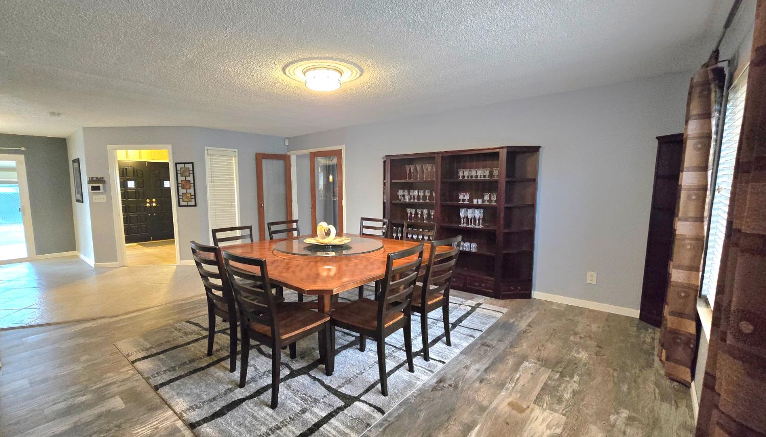 112 E Oleander Ave, Fresno, CA 93706