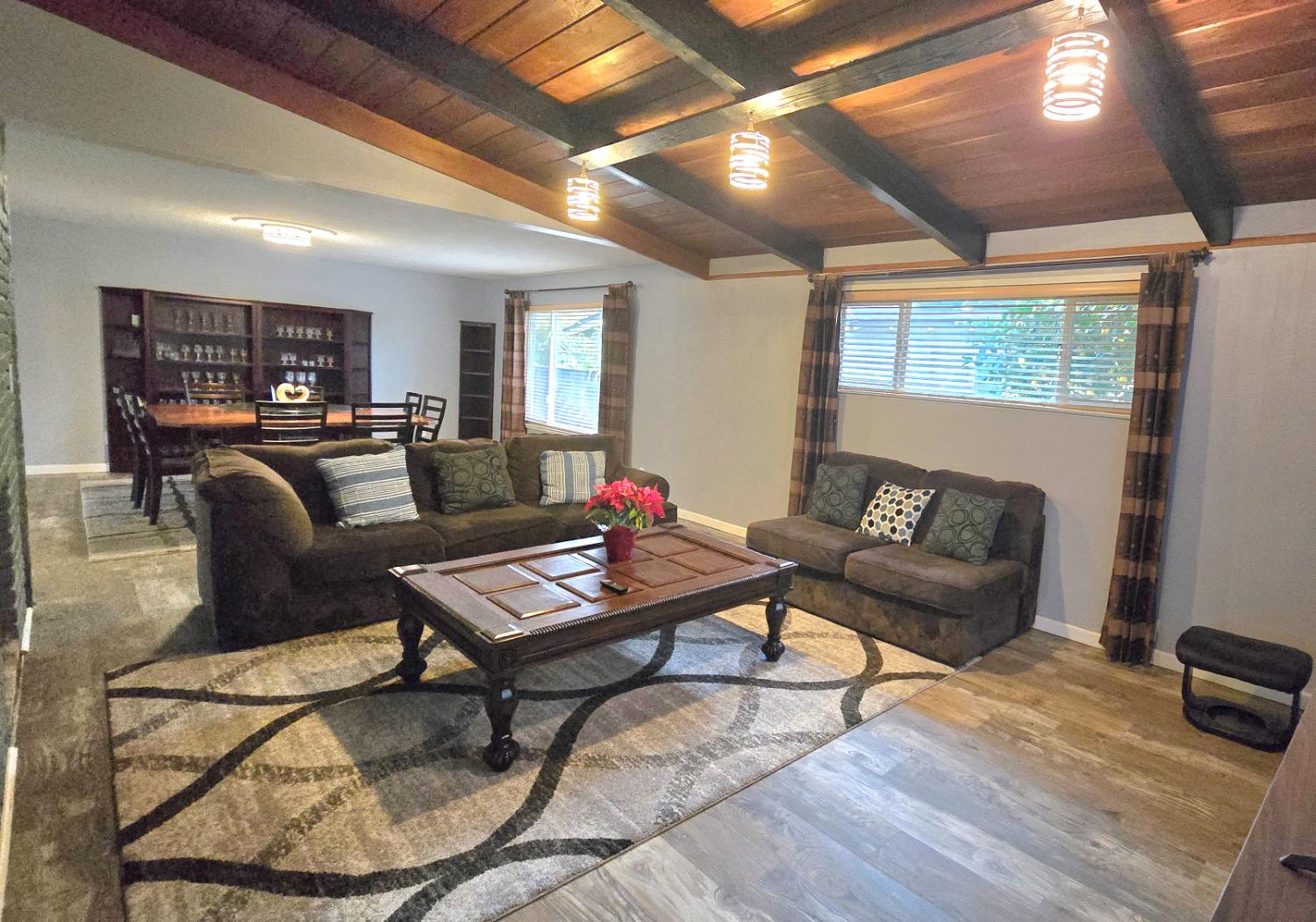 112 E Oleander Ave, Fresno, CA 93706