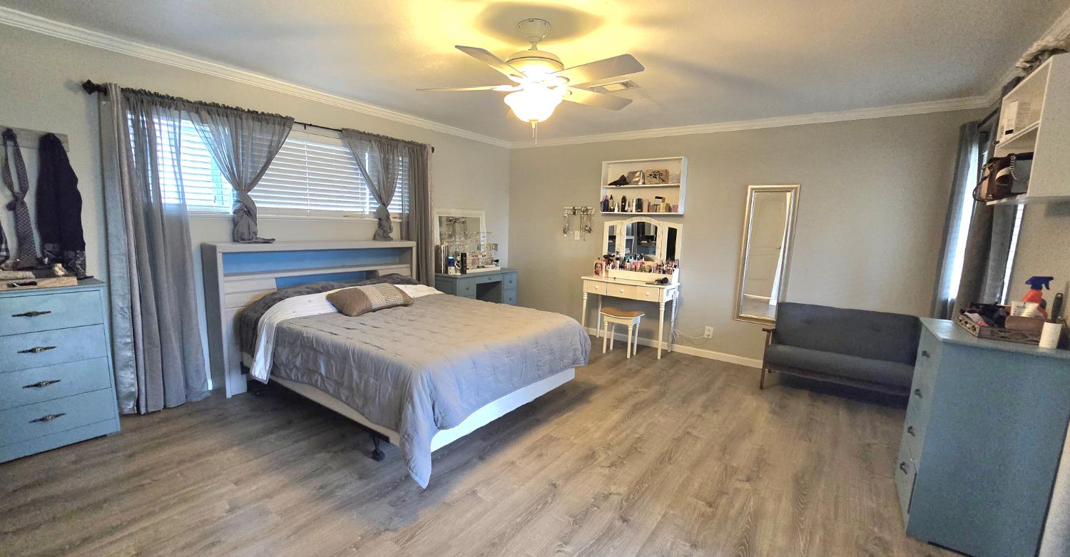 112 E Oleander Ave, Fresno, CA 93706