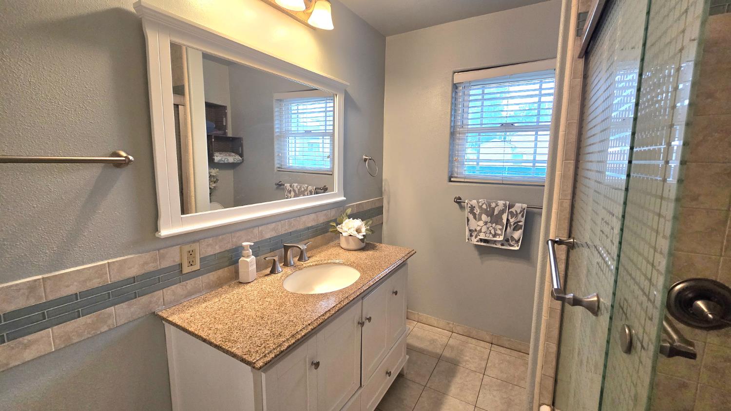 112 E Oleander Ave, Fresno, CA 93706