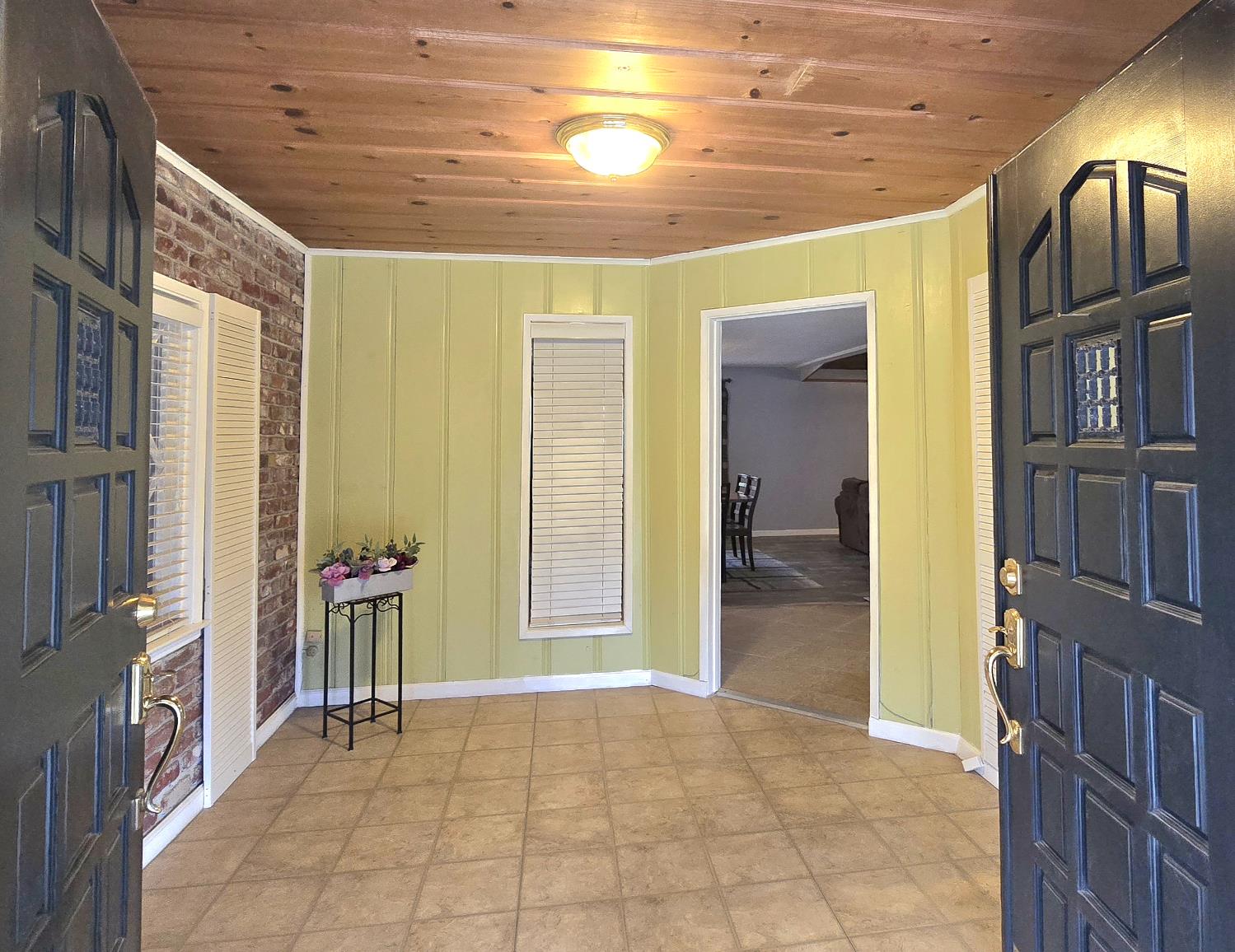 112 E Oleander Ave, Fresno, CA 93706