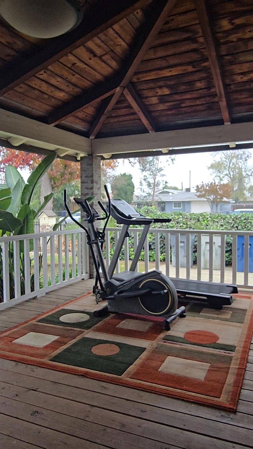 112 E Oleander Ave, Fresno, CA 93706