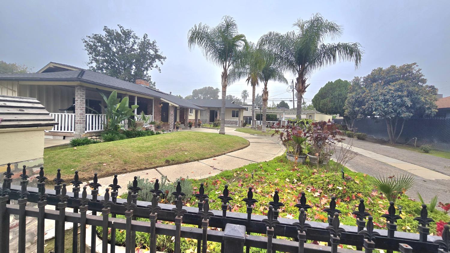 112 E Oleander Ave, Fresno, CA 93706