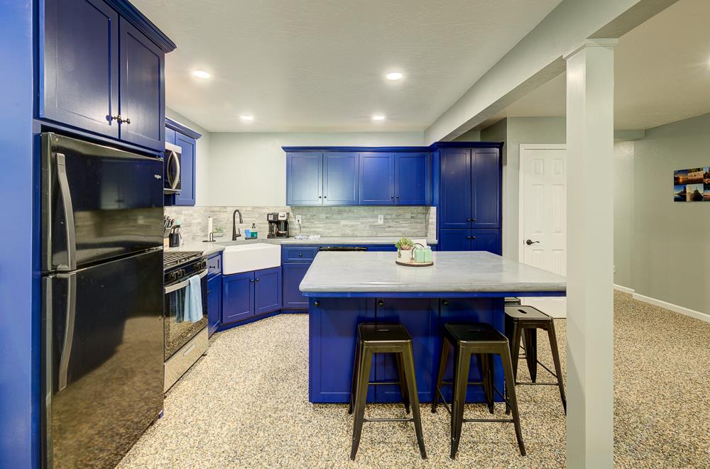 41930 Buckeye Ln, Shaver Lake, CA 93664