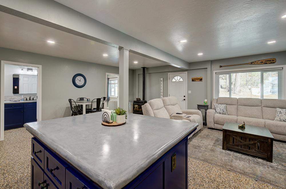 41930 Buckeye Ln, Shaver Lake, CA 93664