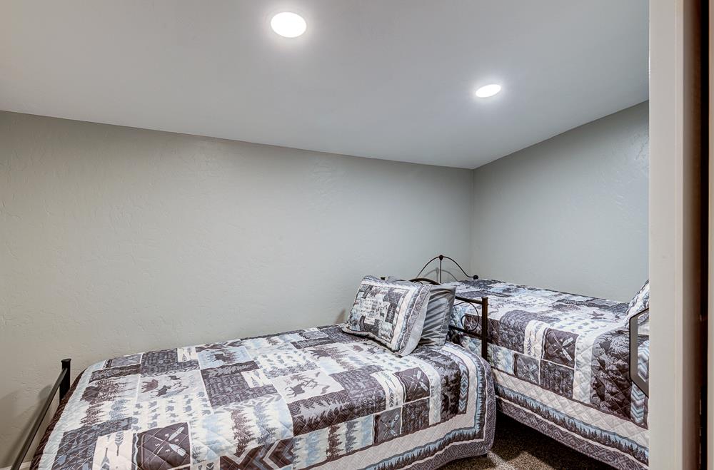 41930 Buckeye Ln, Shaver Lake, CA 93664