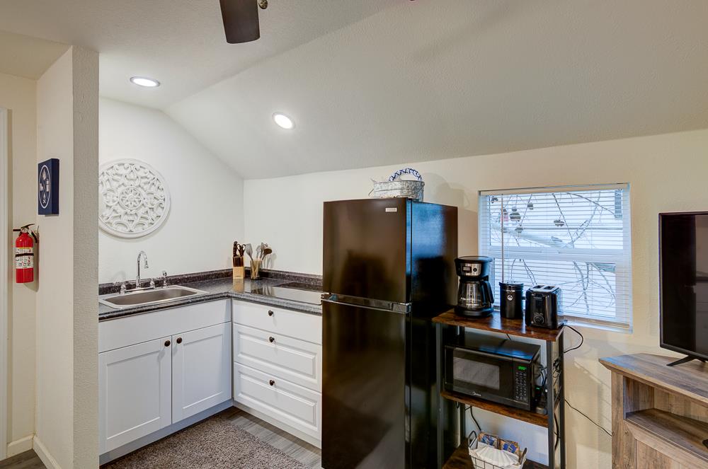 41930 Buckeye Ln, Shaver Lake, CA 93664