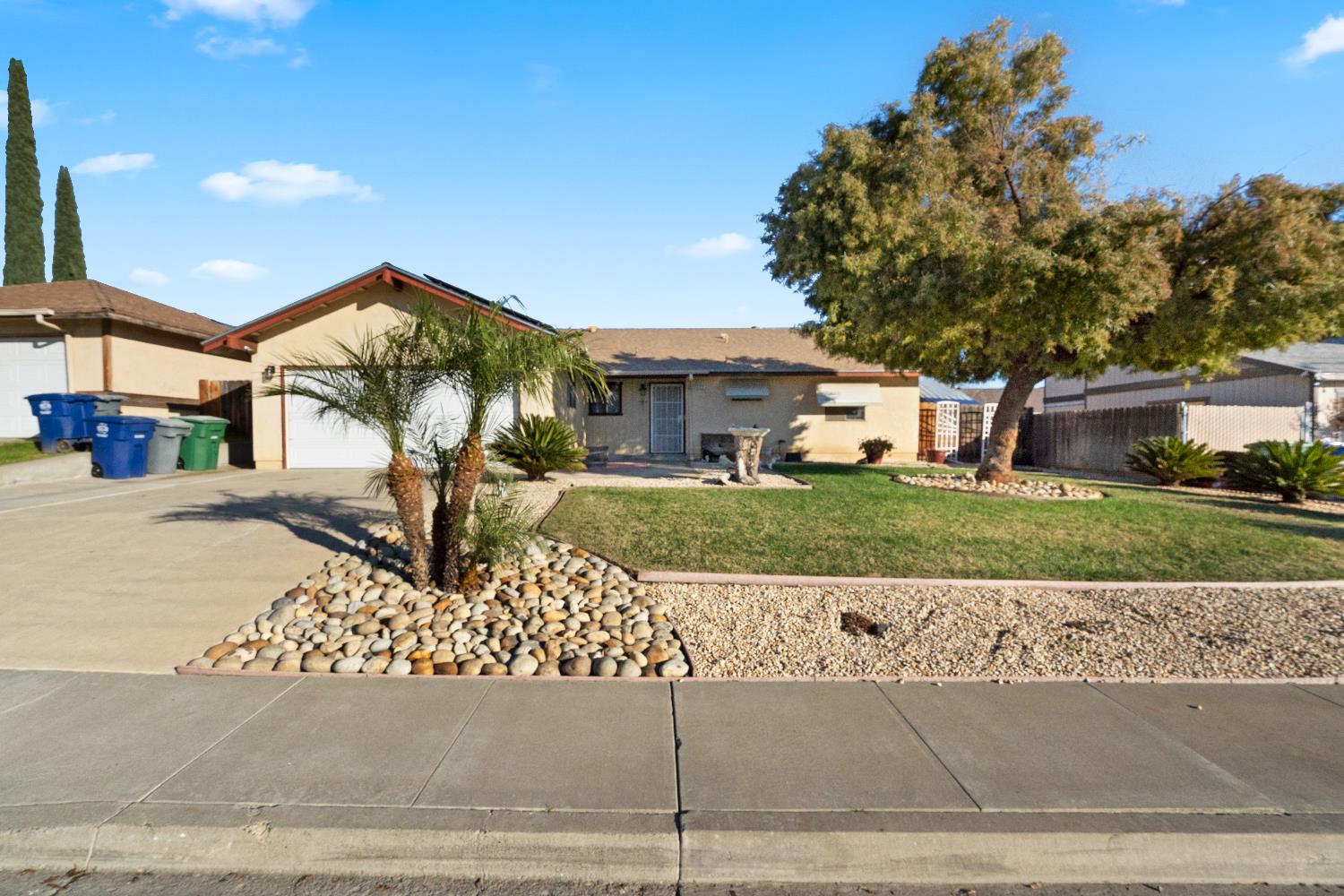 605 Sonoma Ln, Avenal, CA 93204