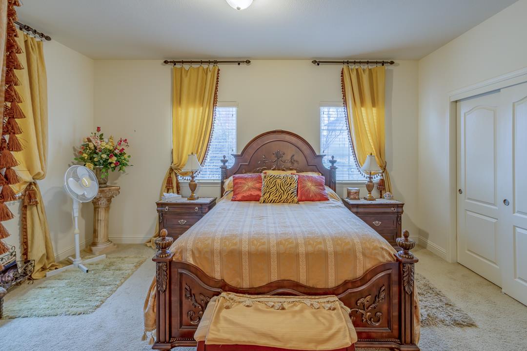 2563 Riviera Ct, Tulare, CA 93274