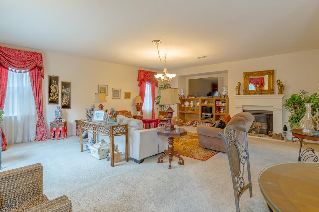 2563 Riviera Ct, Tulare, CA 93274