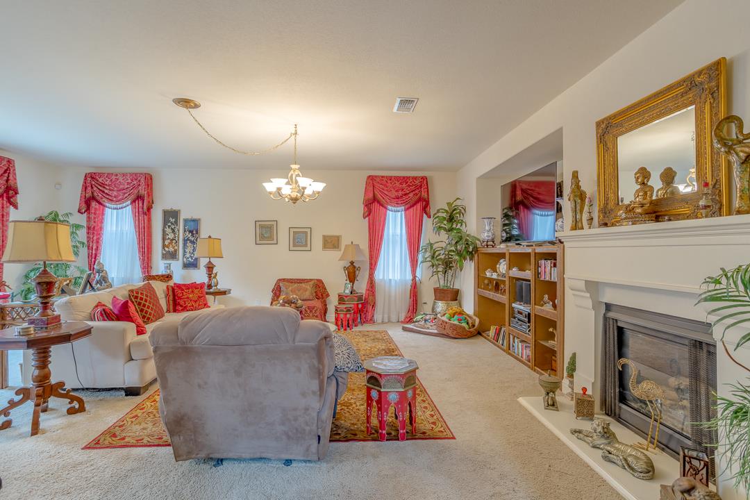 2563 Riviera Ct, Tulare, CA 93274