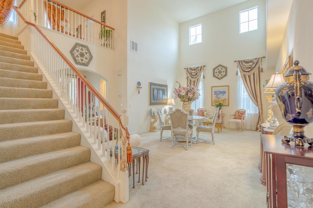 2563 Riviera Ct, Tulare, CA 93274