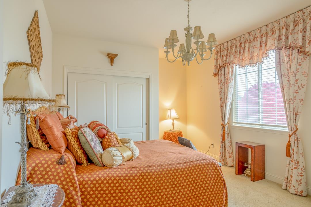 2563 Riviera Ct, Tulare, CA 93274