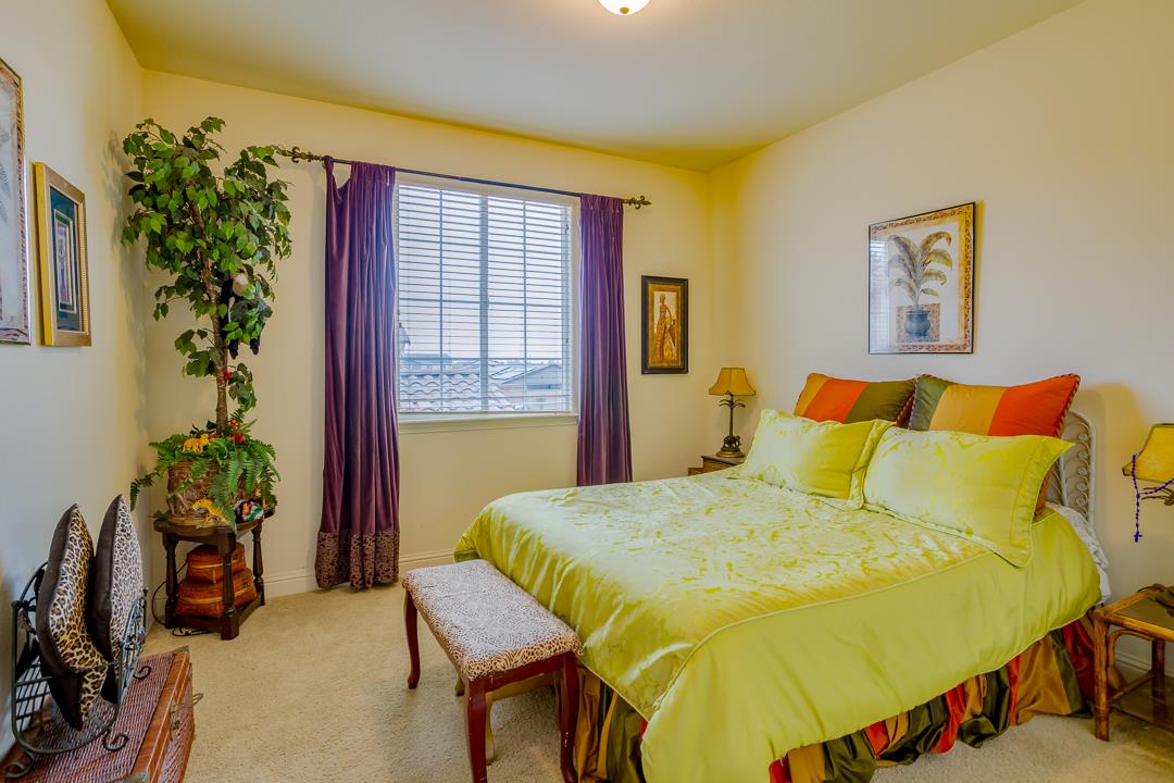 2563 Riviera Ct, Tulare, CA 93274