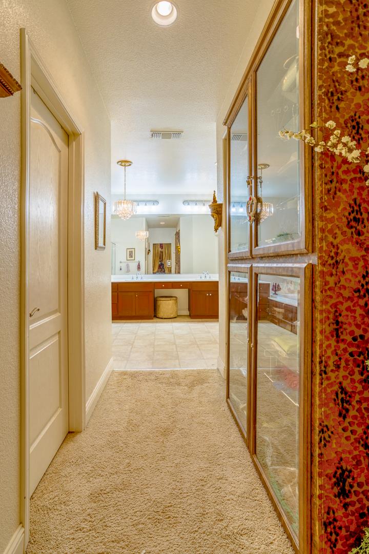 2563 Riviera Ct, Tulare, CA 93274