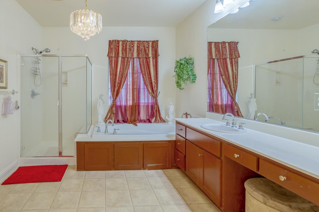 2563 Riviera Ct, Tulare, CA 93274