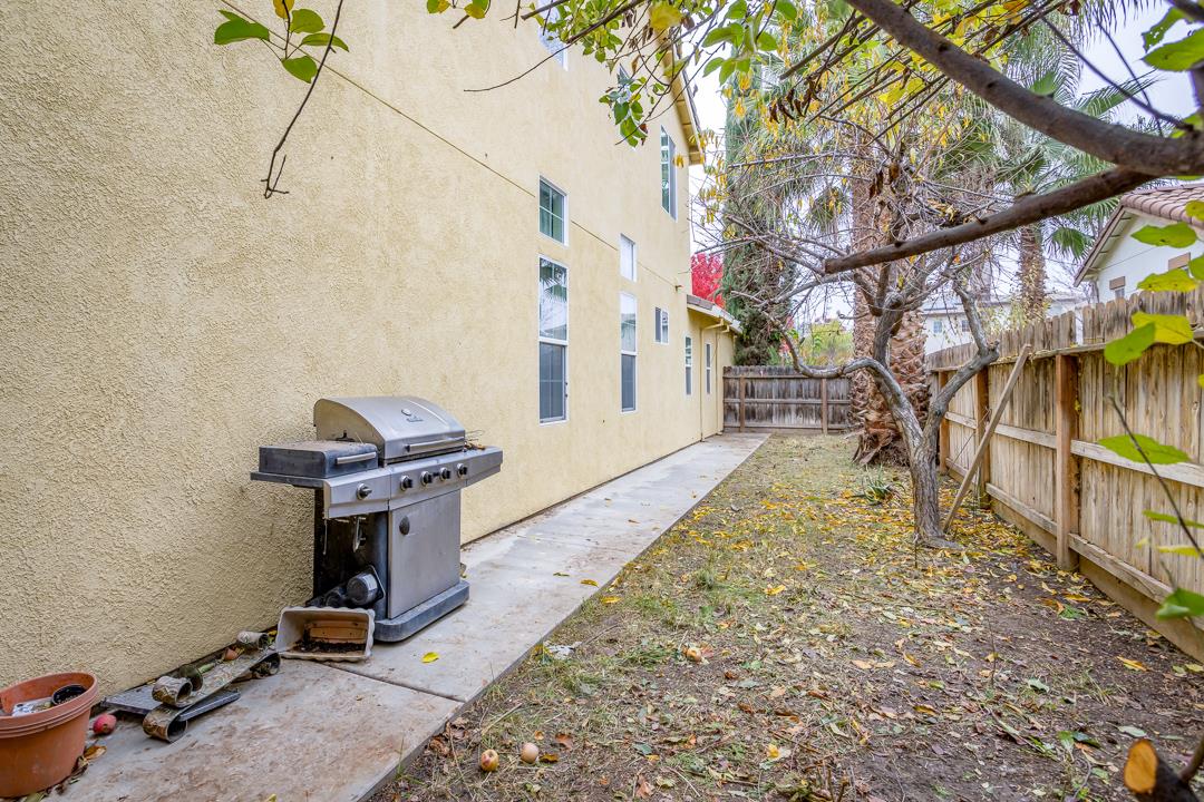 2563 Riviera Ct, Tulare, CA 93274