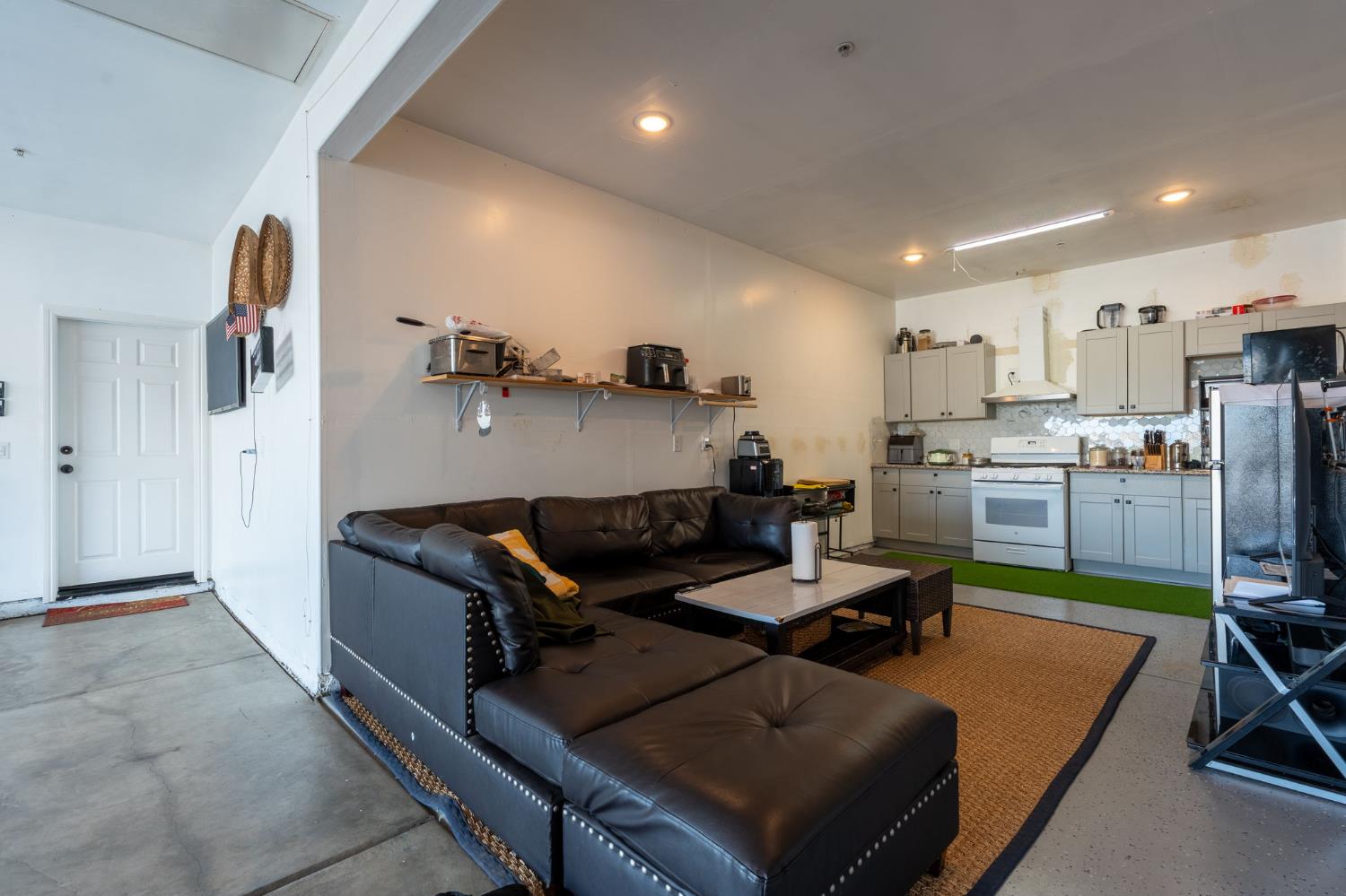 6701 E Providence Ave, Fresno, CA 93727