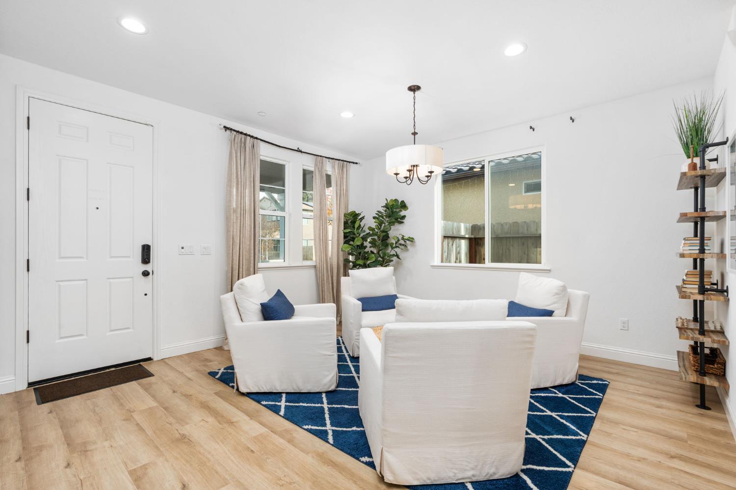 6701 E Providence Ave, Fresno, CA 93727