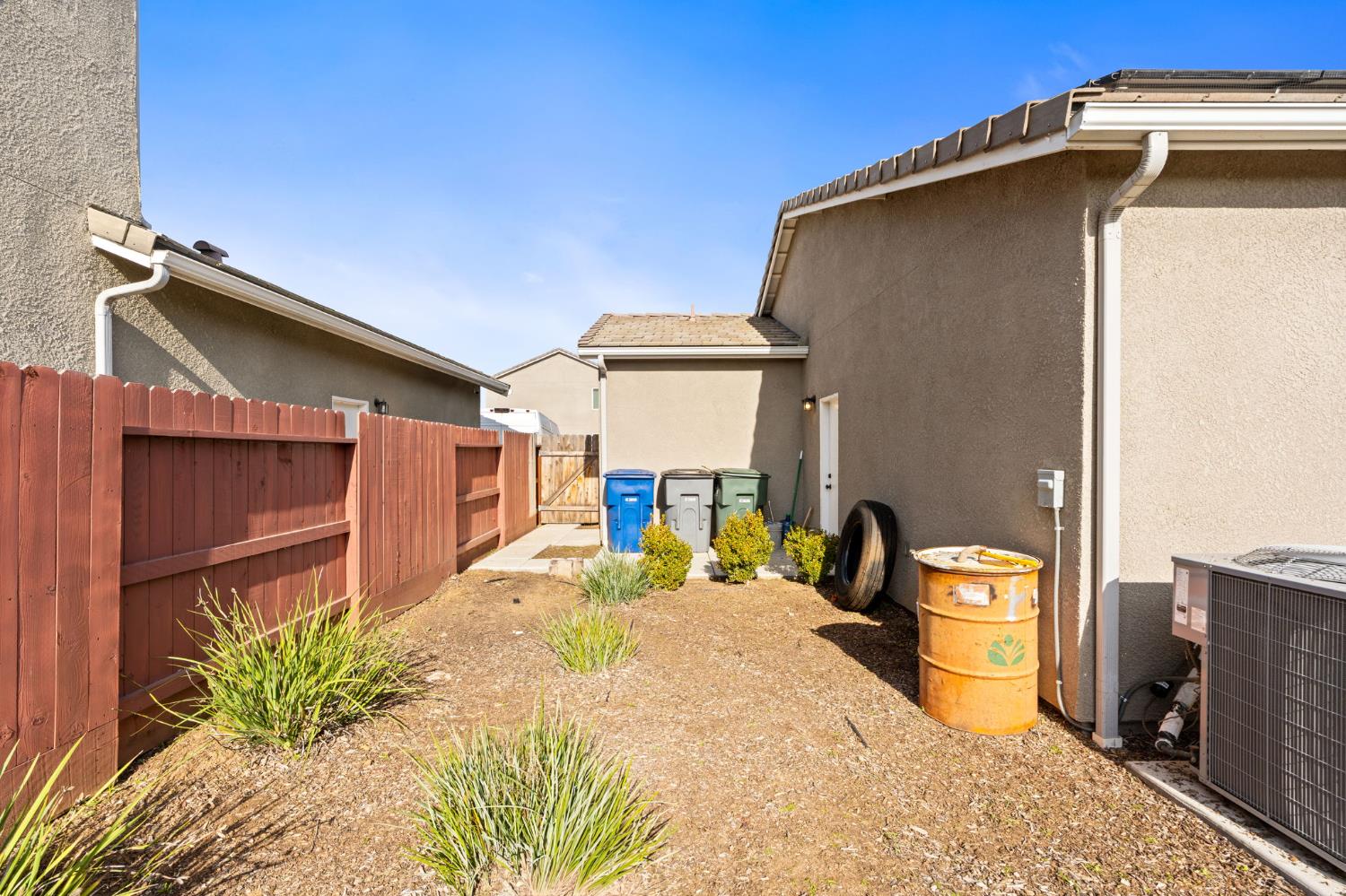 6701 E Providence Ave, Fresno, CA 93727