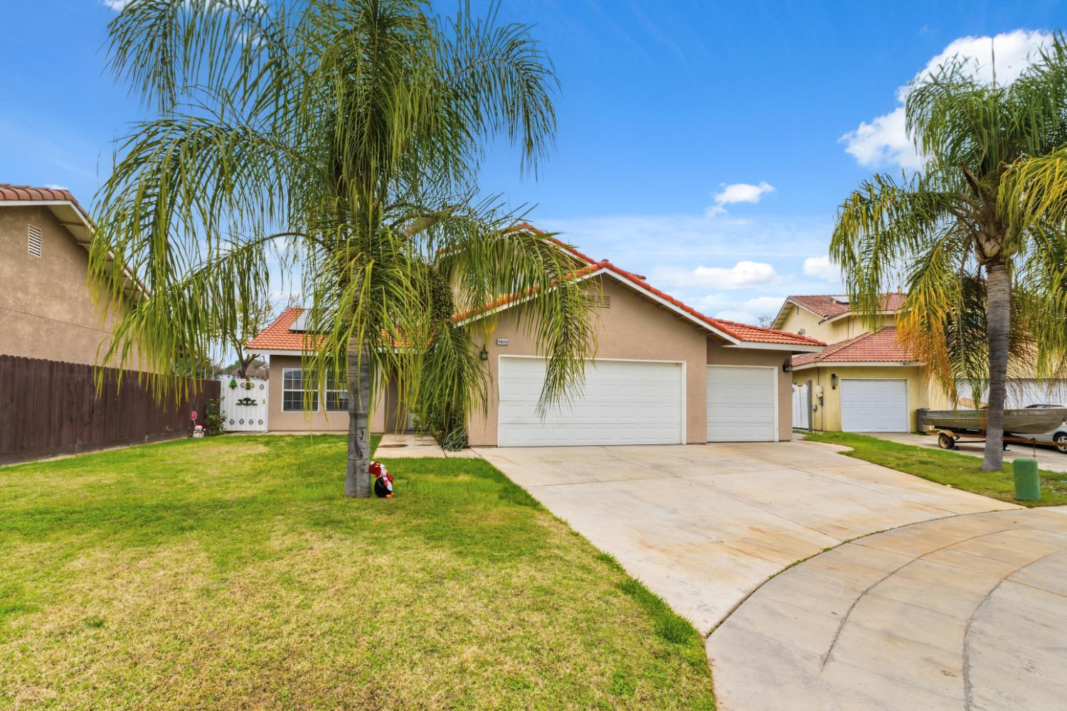 5028 W Robinson Ave, Fresno, CA 93722