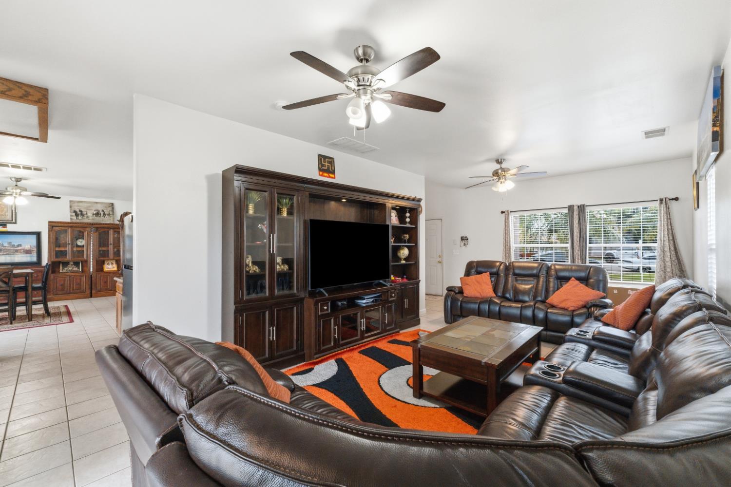 5028 W Robinson Ave, Fresno, CA 93722