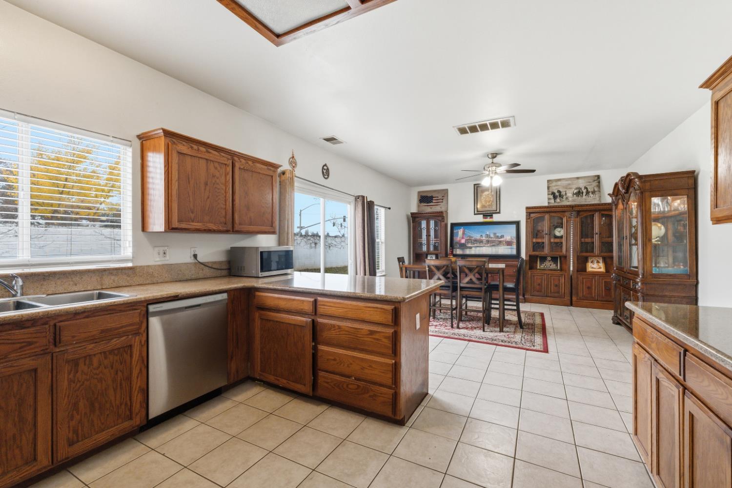 5028 W Robinson Ave, Fresno, CA 93722