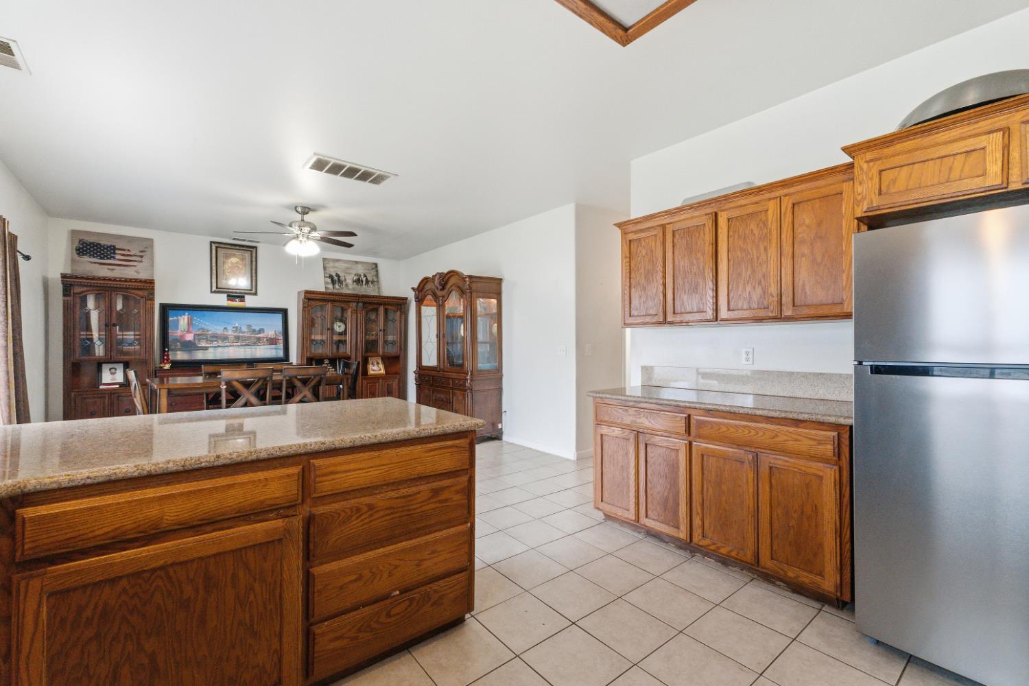 5028 W Robinson Ave, Fresno, CA 93722