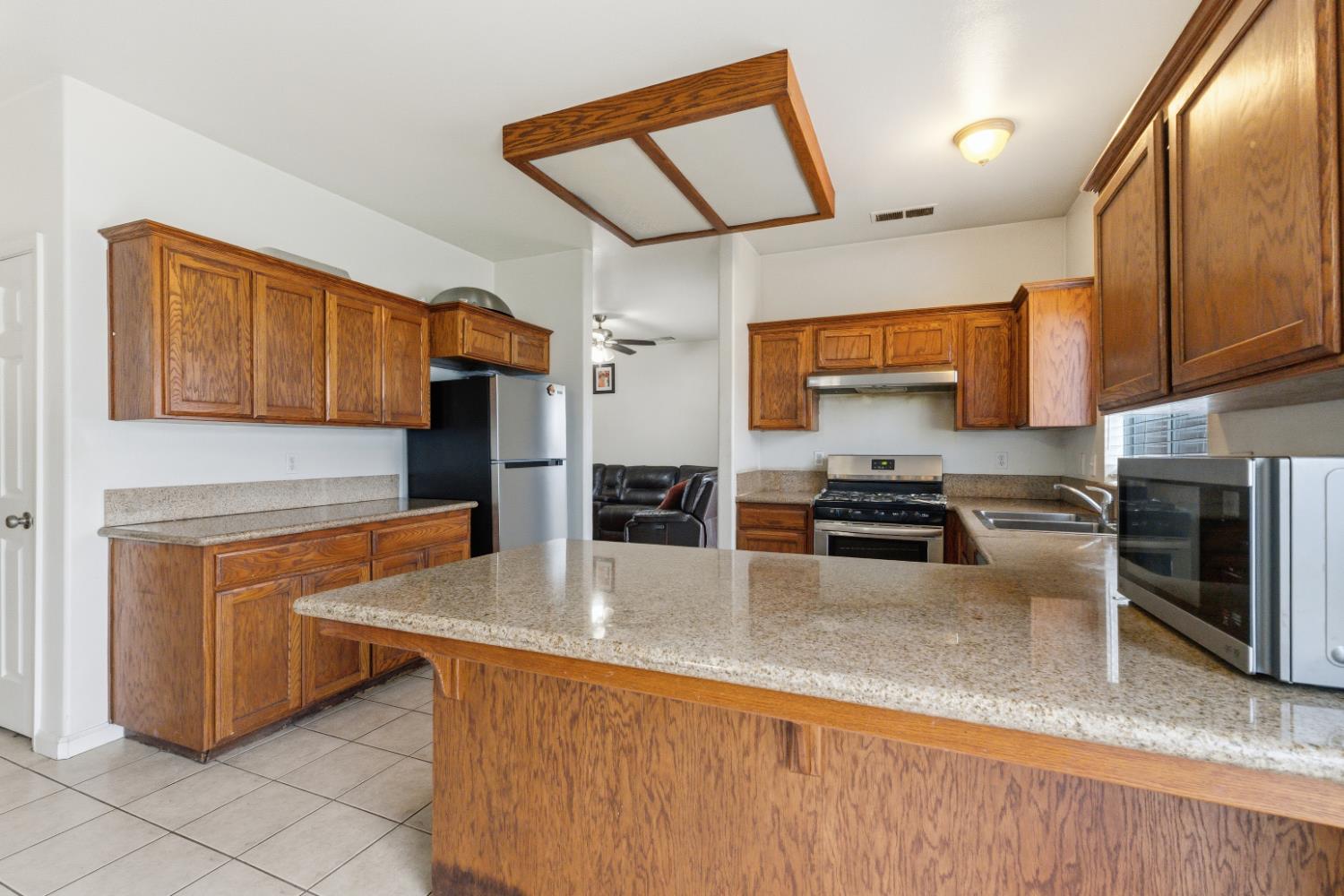 5028 W Robinson Ave, Fresno, CA 93722