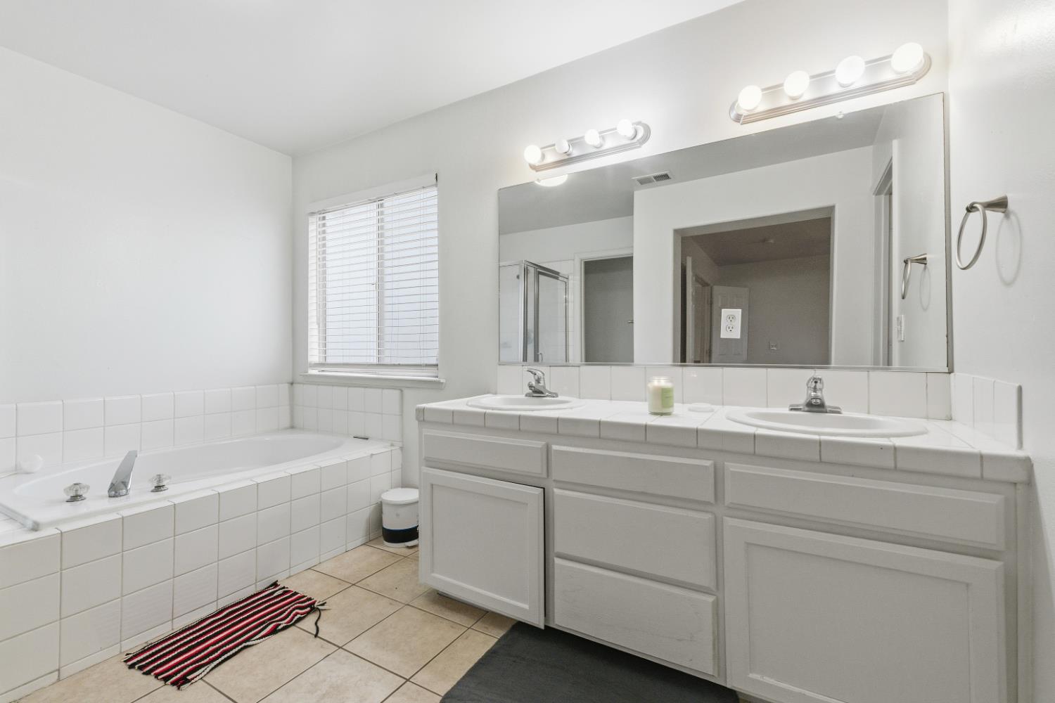 5028 W Robinson Ave, Fresno, CA 93722