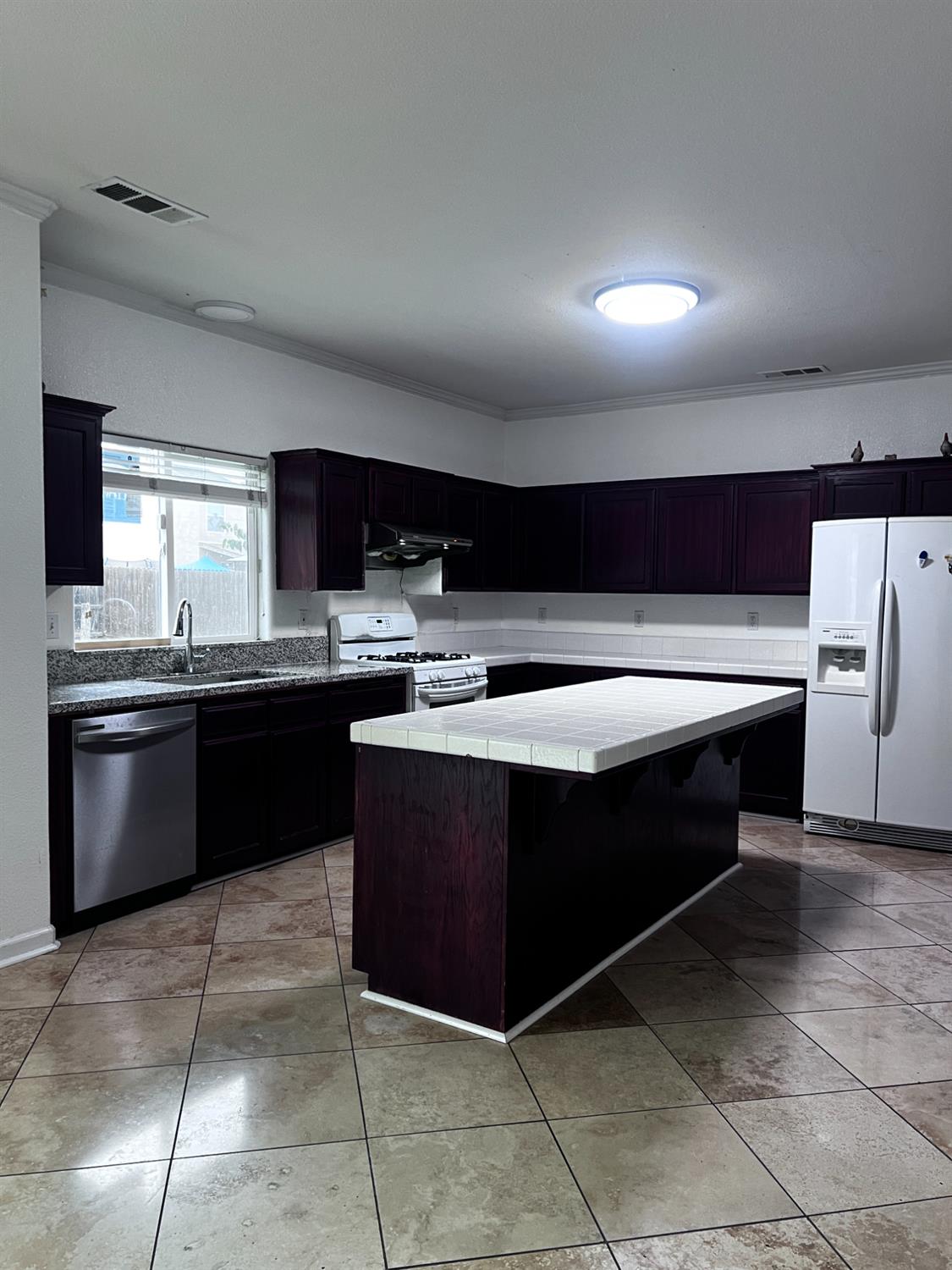 1950 W Rio Hondo Way, Hanford, CA 93230