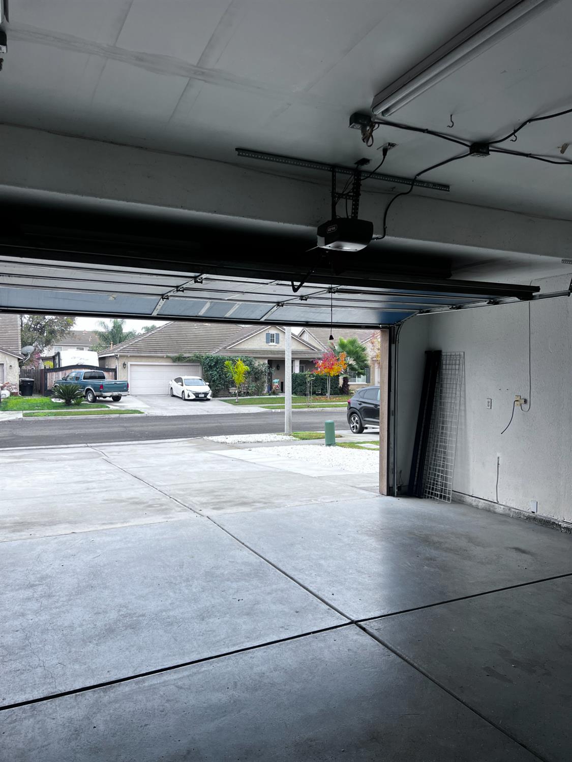 1950 W Rio Hondo Way, Hanford, CA 93230