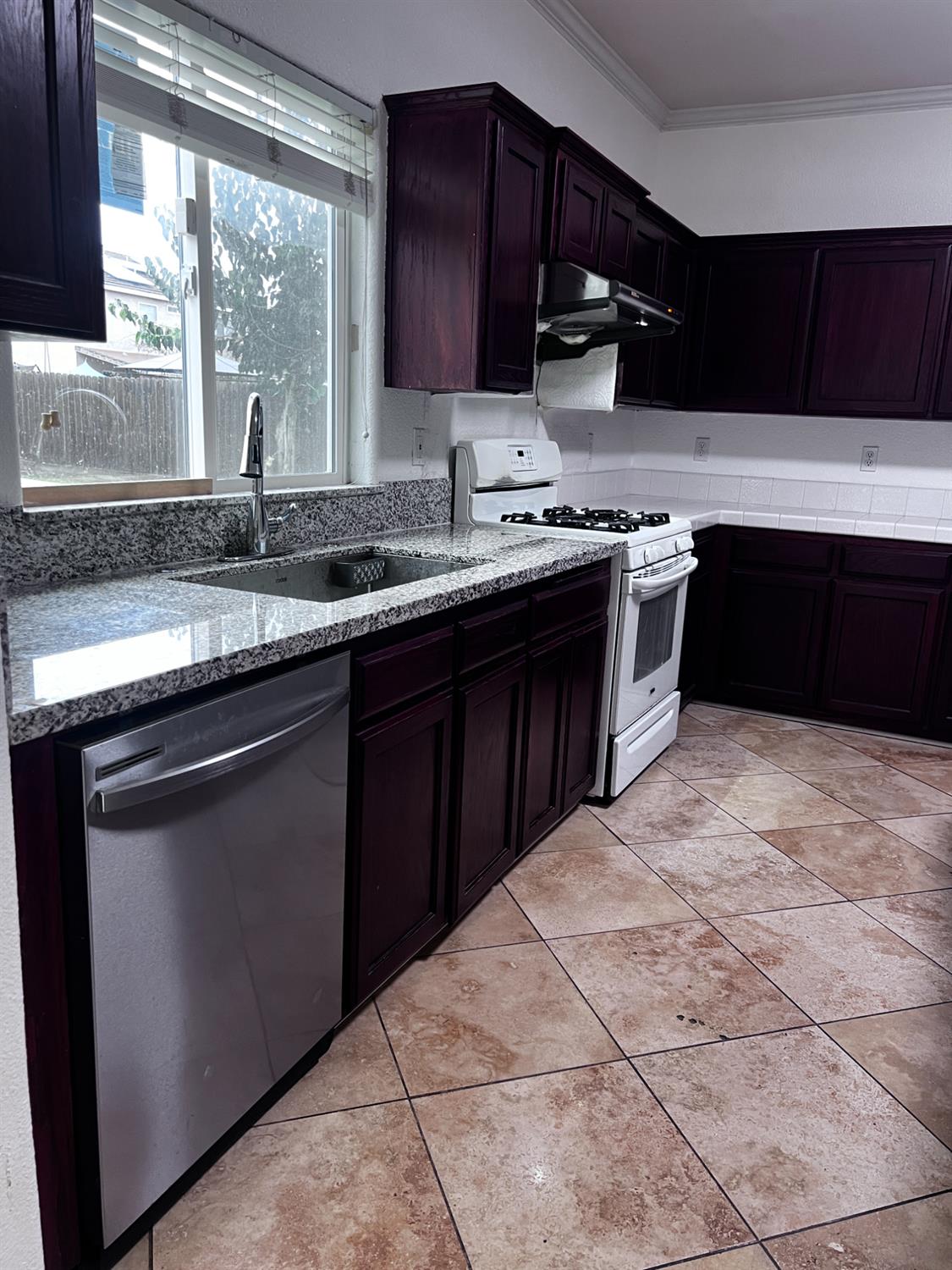 1950 W Rio Hondo Way, Hanford, CA 93230