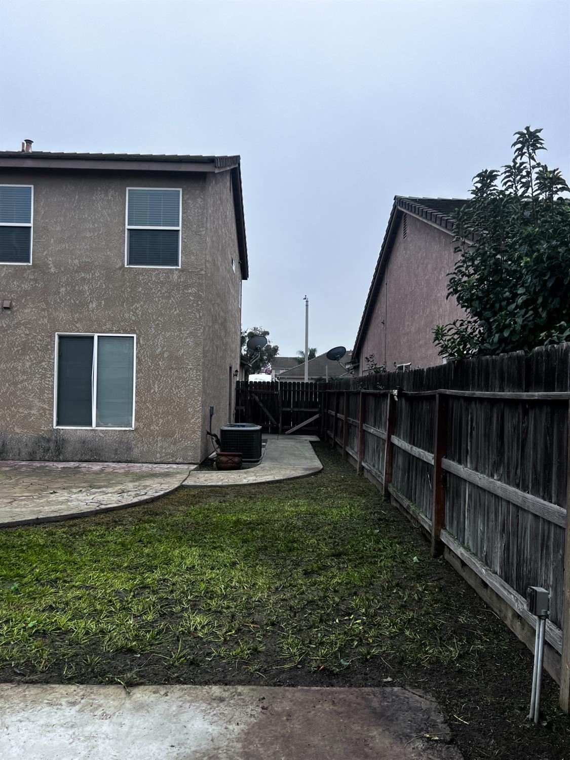 1950 W Rio Hondo Way, Hanford, CA 93230
