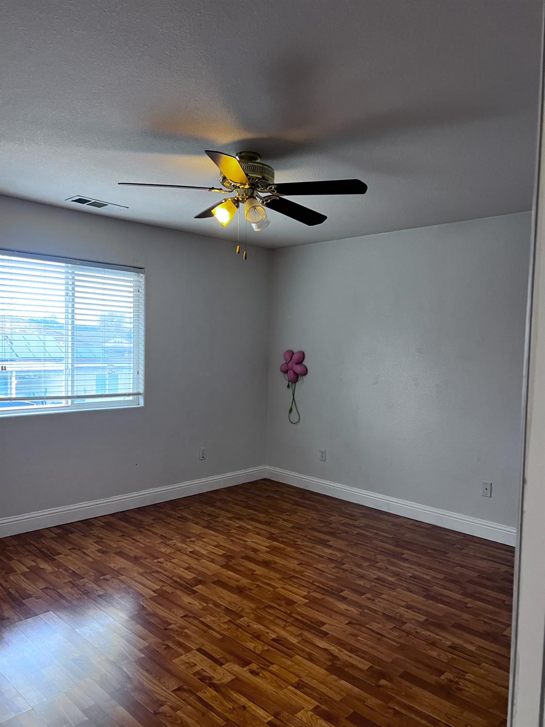 1950 W Rio Hondo Way, Hanford, CA 93230