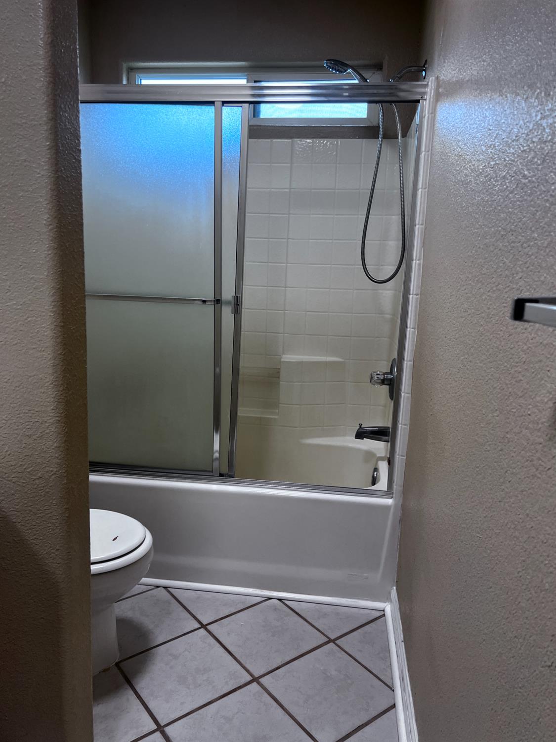 1950 W Rio Hondo Way, Hanford, CA 93230