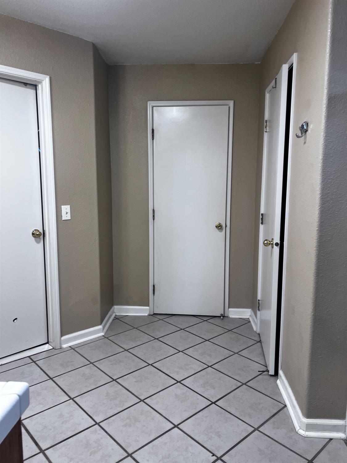 1950 W Rio Hondo Way, Hanford, CA 93230