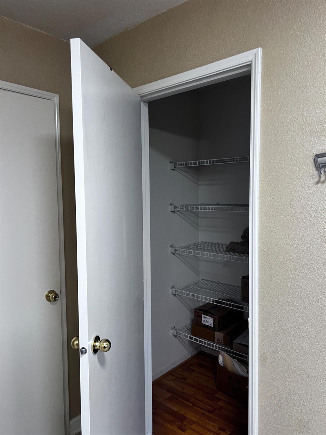 1950 W Rio Hondo Way, Hanford, CA 93230