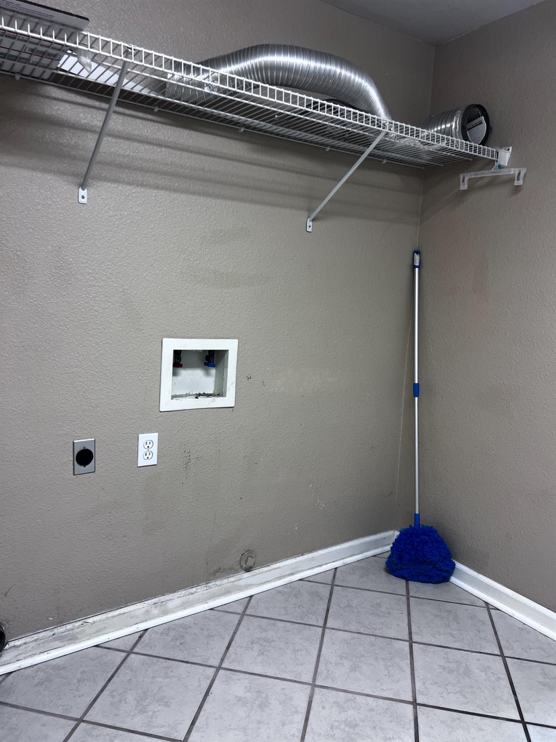 1950 W Rio Hondo Way, Hanford, CA 93230