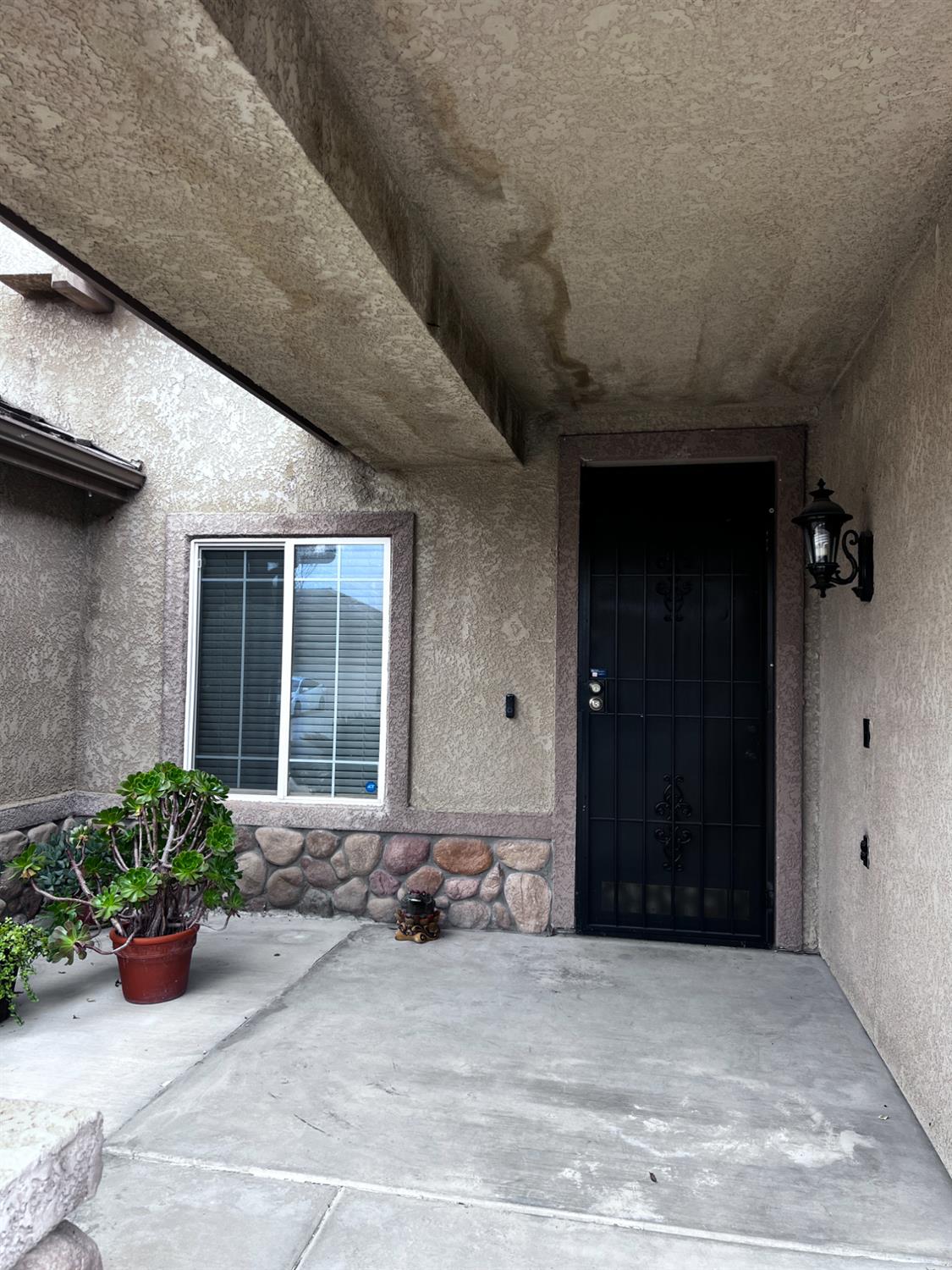 1950 W Rio Hondo Way, Hanford, CA 93230