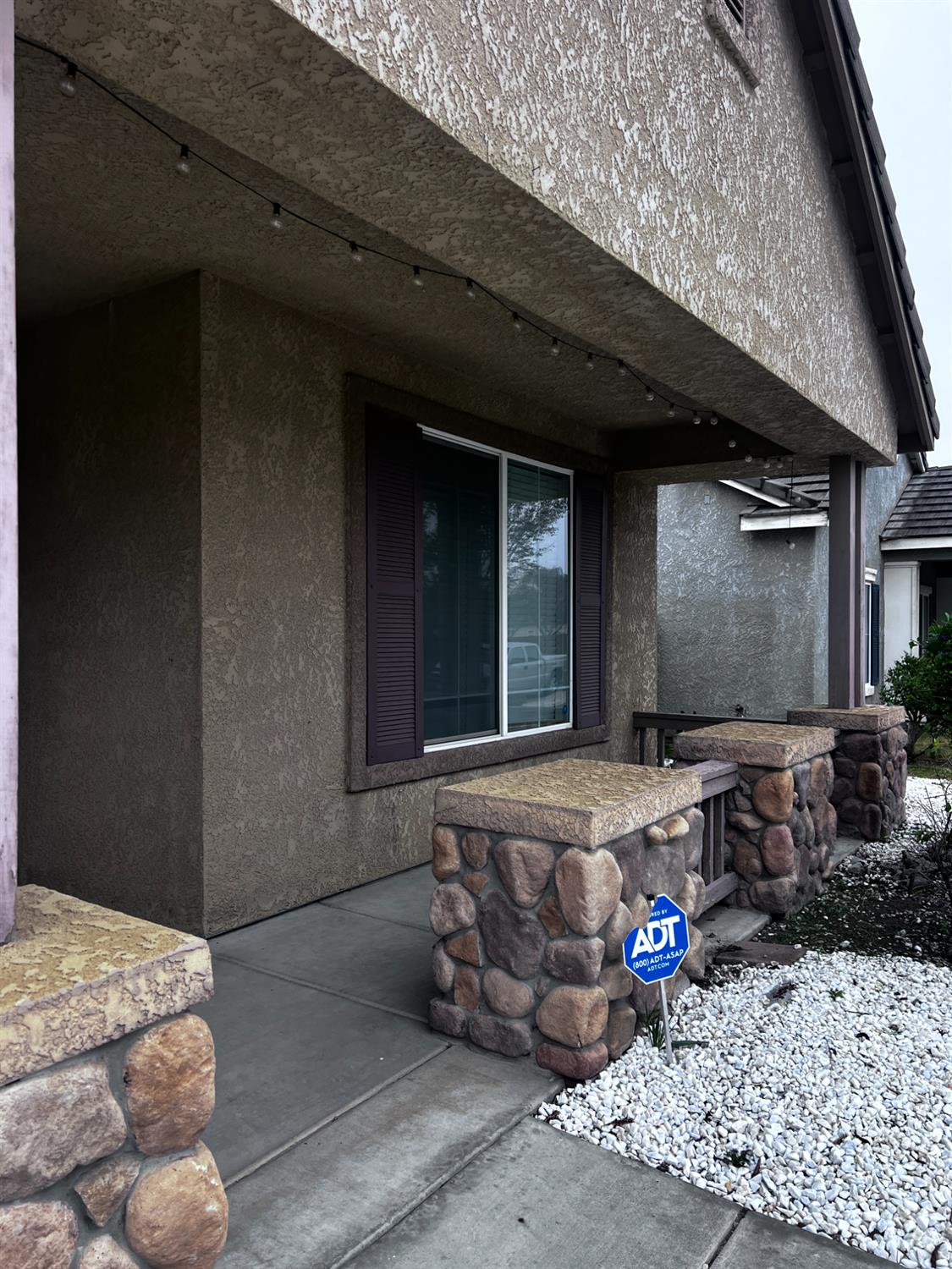 1950 W Rio Hondo Way, Hanford, CA 93230