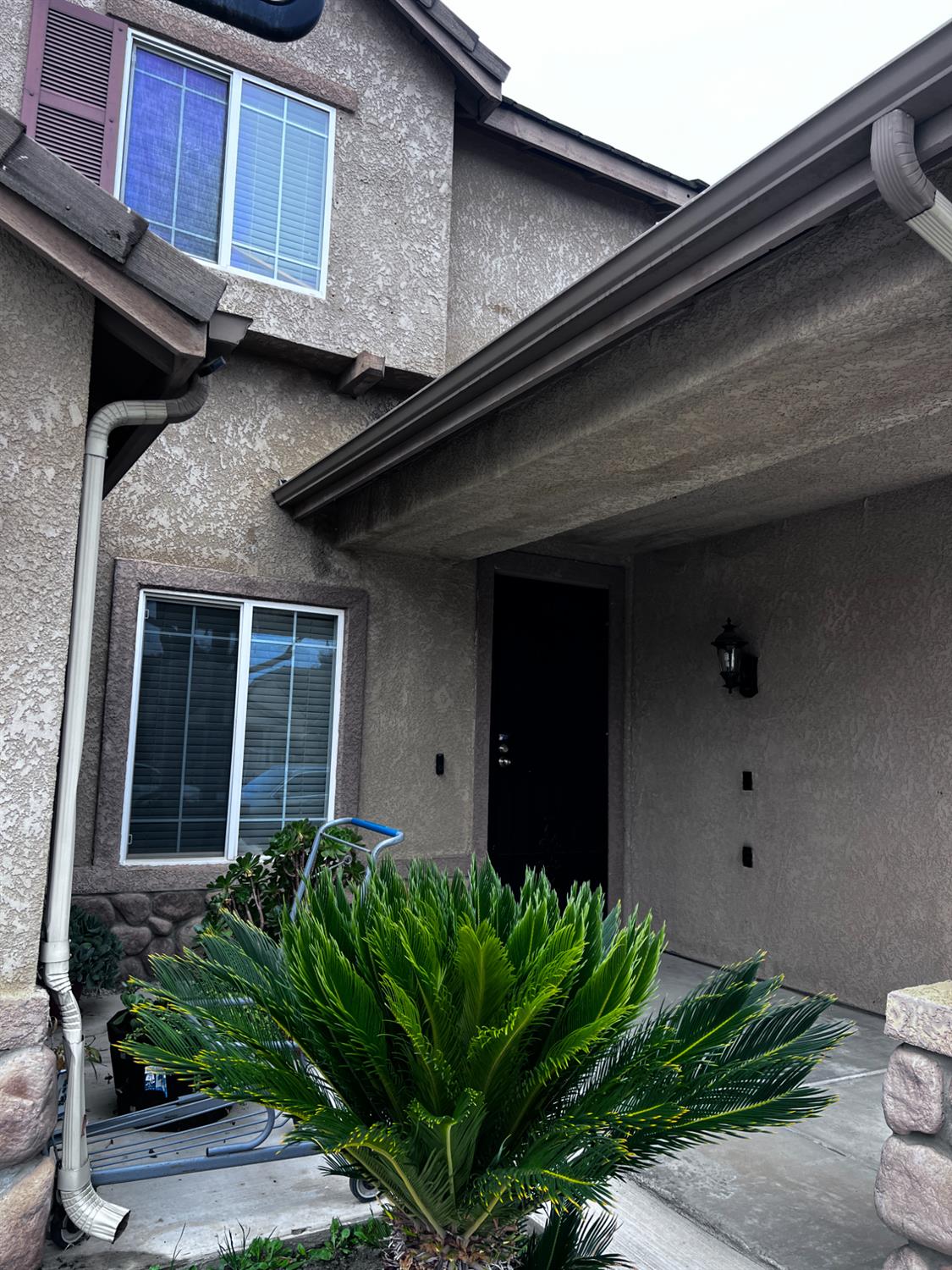 1950 W Rio Hondo Way, Hanford, CA 93230